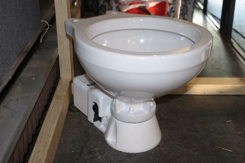 Bilteman 12v. venevessa. Tulovesi 3/4&quot;. jätevesi 1&quot; liitännöillä