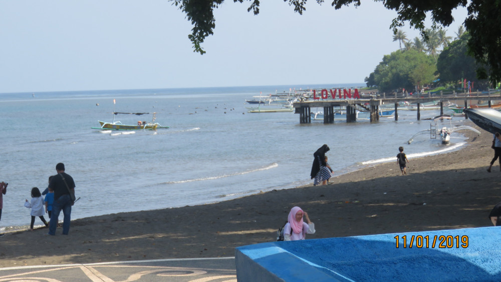 Lovina Beach ja Lovinan laivalaituri