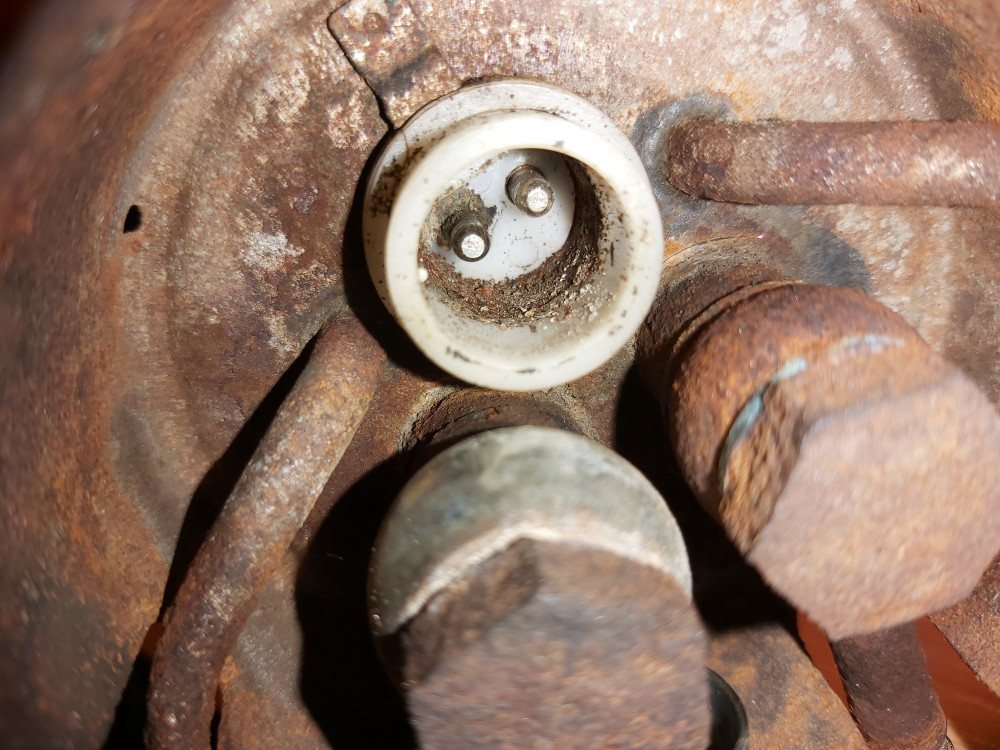 20200524_223104.jpg (1.72 MiB) Katsottu 18219 kertaa Polttoaineanturin liittimet