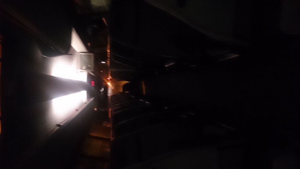 viime yönä väsyneenä oman bussin takapenkillä